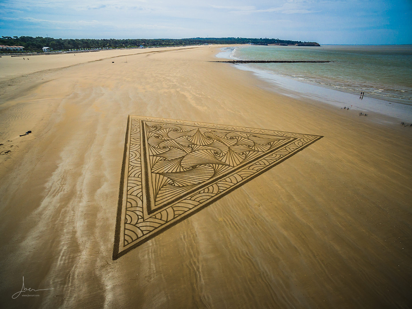 beach art triangle doodle