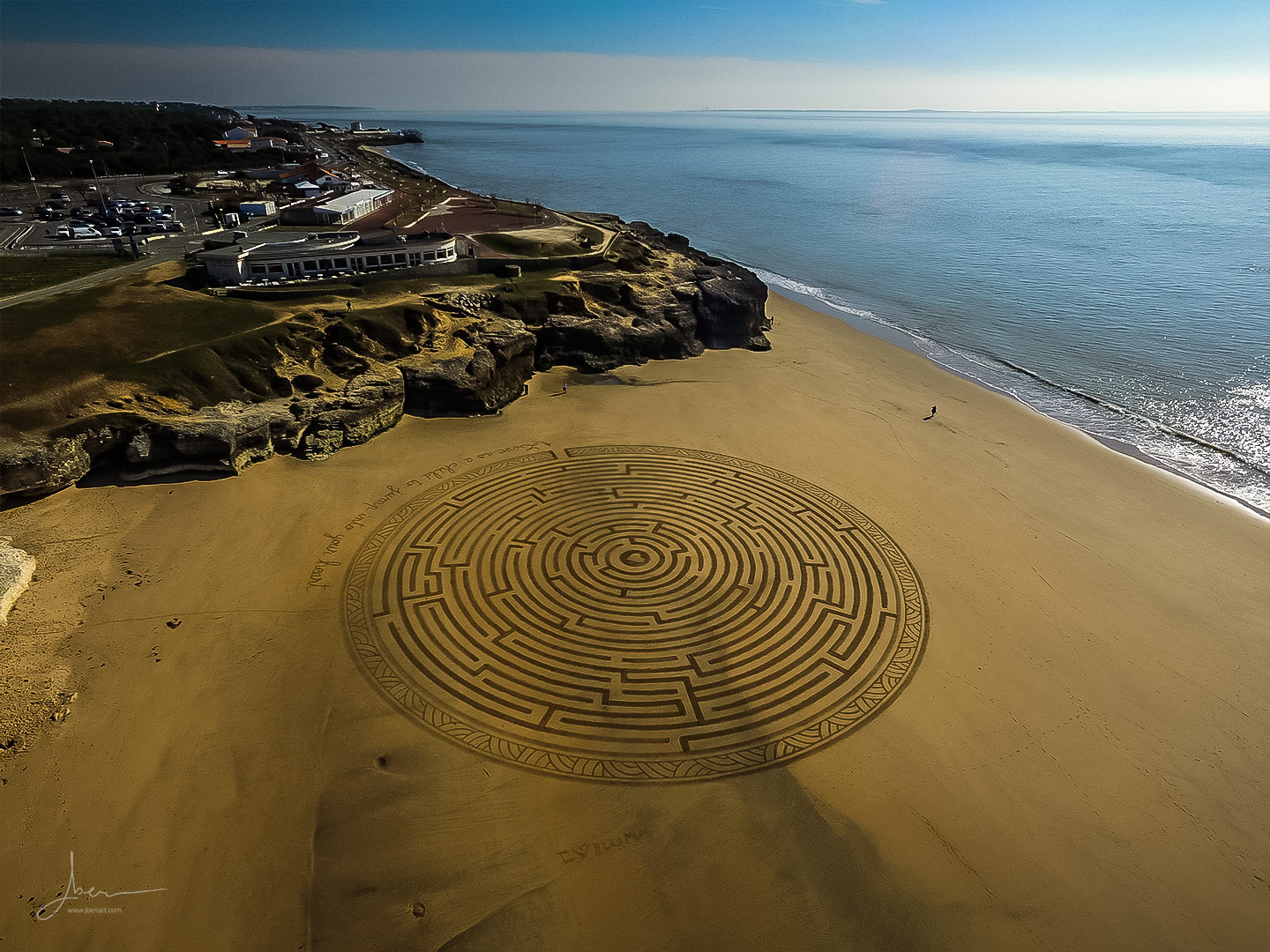 Beach art labyrinthe